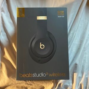 Grey and gold Beats Studio 3 wireless